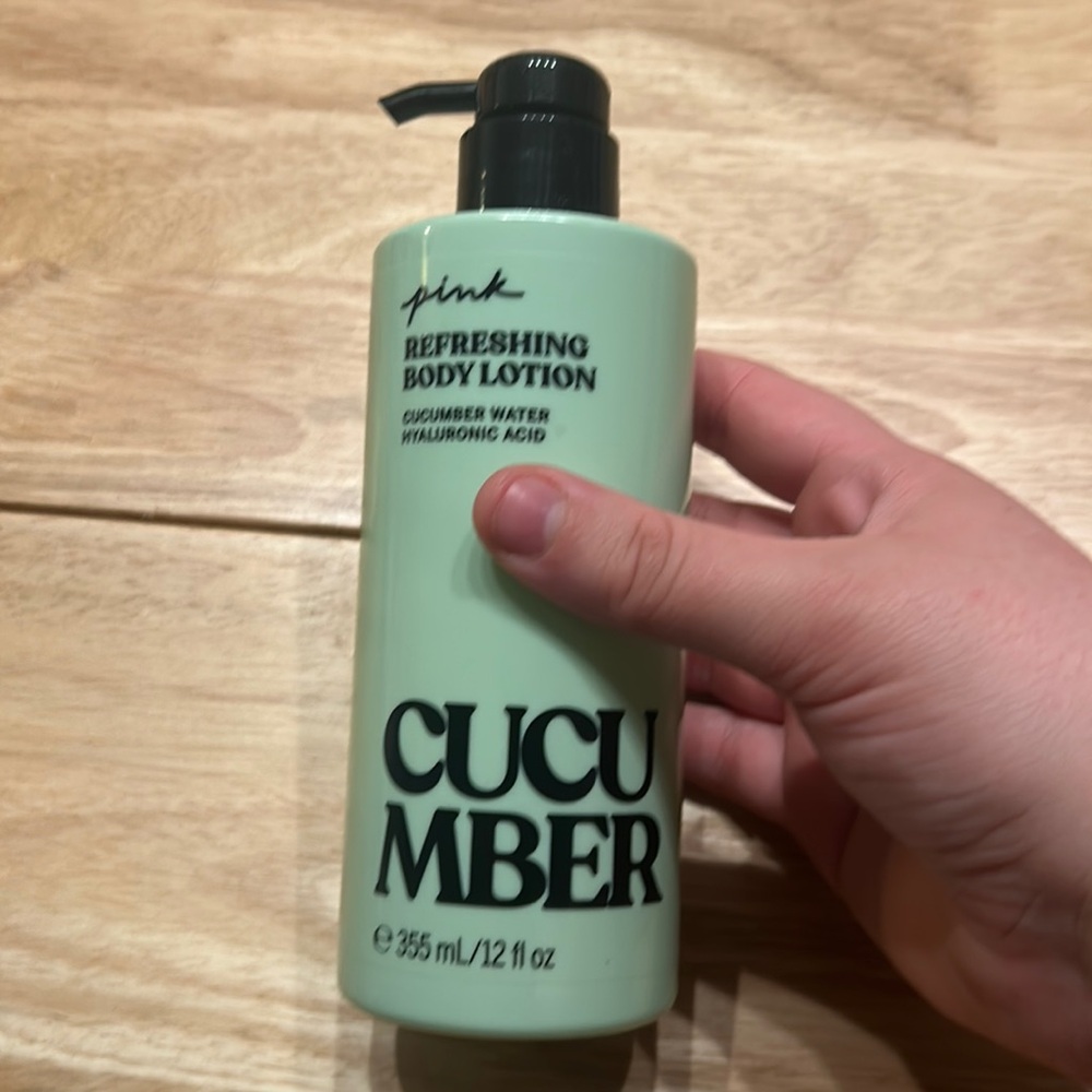 PINK VS refreshing🌊cucumber🥒body lotion🧴NWT